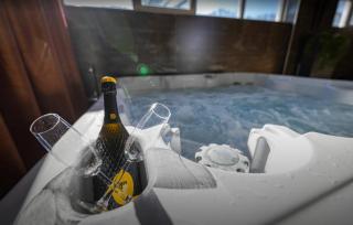 3 BDR Apartment with private jacuzzi and sauna - 2