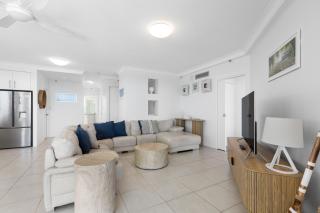 Elysian Blue 3BR Burleigh Heads Escape - Hosted by Burleigh Letting Co - 6