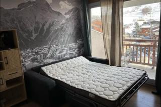 Studio with mountain view balcony - 1