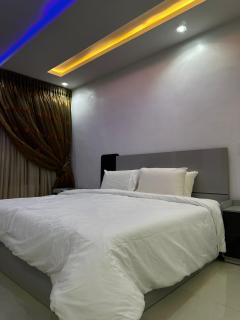 Luxury Modern Apartment - 8