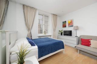 Cozy Miodowa Studio in Historic Old Town Tenement - 6