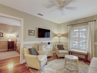 Apartment on Perry Lane - 5