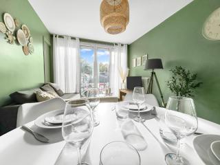 Balcon, Rénové, Proche Commerces & Gare - 1