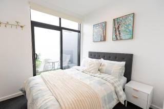 CBD Apartment for Work & Play - Walk to Everything - 0
