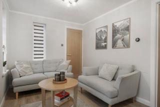 Milton Keynes 3BR,Bright Home, Sleeps 5, Families Stays, Free Parking - 0