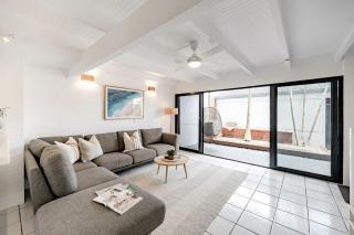 Villa One Immaculate Townhouse in Noosa Heads - 0