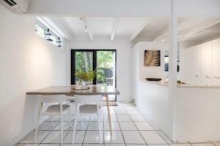 Villa One Immaculate Townhouse in Noosa Heads - 2