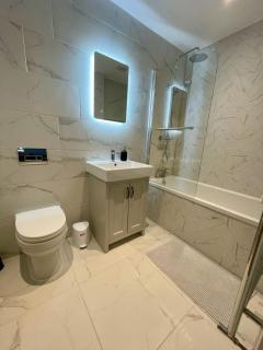 Clarendon- A Converted Church Luxe Apartment - 4