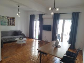 Cozy Plaka Apartment - 0