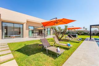 Spacious villa with jacuzzi and activities - 1