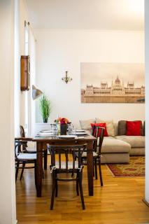 Central Budapest Apartment in Historical Building With Free Private Parking - 4