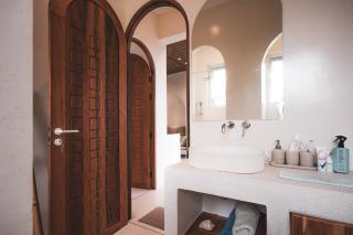 Charming 2-BR Seaside Haven - 1