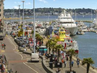 Seaside Bungalow with Garden & Inflatable Hot Tub - 6