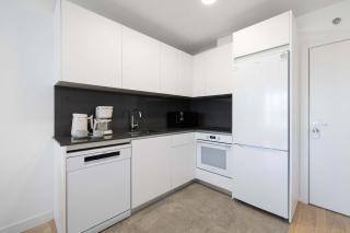 High-rise apartment with views - 7
