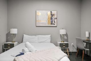 CozySuites Modern 1BR Downtown Pitts 10 - 8