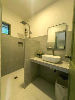 Spacious Studio for 2 Garden Room 2 - 5 min to Surf - 6