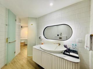 EXCOTEL Design Hotel Surabaya - 9