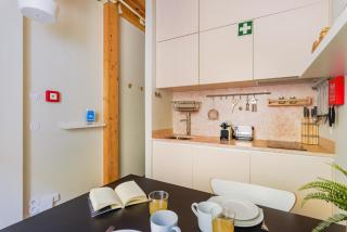 Lisbon Charm with Private Balcony - Casa da Graça - 7