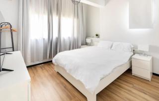 Rothschild and Shenkin Stylish Bauhaus Retreat - 3