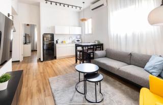 Rothschild and Shenkin Stylish Bauhaus Retreat - 5