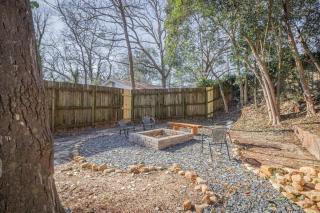 Classic City Apartment w Firepit - 6