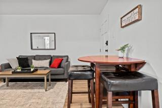 Classic City Getaway - Walk to Sanford Stadium - 3