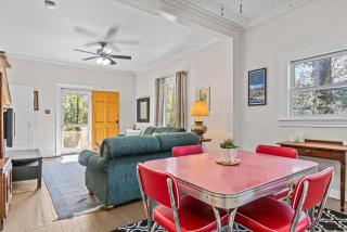 Lenoir Cottage w covered patio and fire pit - 9