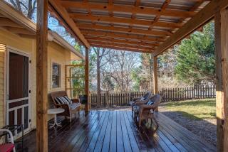 Lenoir Cottage w covered patio and fire pit - 5