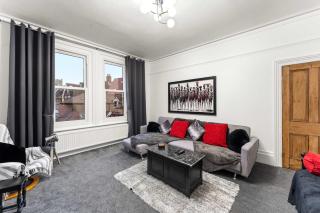 Modern 2 Bed Apartment in Portsmouth by Amber Stays, Perfect for Small Groups and Business Stays, Sleeps 4 - 4