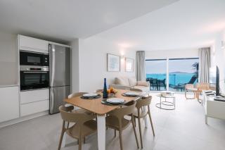 Blue Balcony Suites by Airnest - 0