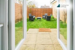 3 Bedroom Contractor House By Your Lettings Short Lets & Serviced Accommodation Peterborough With Free WiFi and Parking - 1
