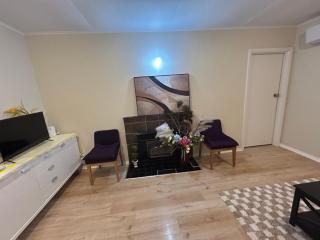 Northcote Holiday Home Rooms - 9