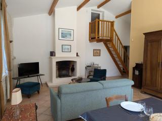 Gîte familial avec piscine chauffée, jardin clos, équipement bébé, au cœur d'une propriété viticole. - FR-1-653-70 - 6