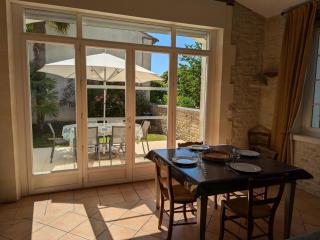 Gîte familial avec piscine chauffée, jardin clos, équipement bébé, au cœur d'une propriété viticole. - FR-1-653-70 - 4