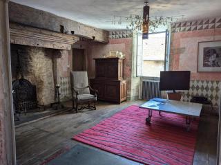 Prieuré restauré avec jardin, charme ancien et commodités modernes, près de l’église à Beaulieu - FR-1-653-145 - 1