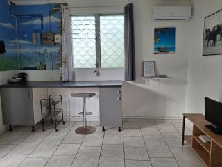 Hébergement en rez-de jardin clos proche de l'aéroport et des commodités - 7