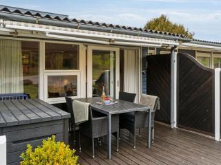 Apartment Emppu - 300m from the sea by Interhome - 2