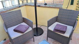 Sunny home with roof patio - 8