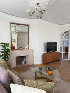 Iberia Urban Center 8 - 3