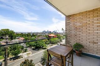 Harbour View Retreat City Access Local Charm - 1