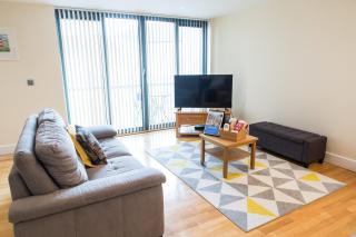 Modern 2 Bedroom Apartment with Balcony & Secure Underground Parking, Plymouth - 0