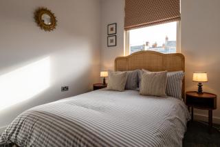 Stunning High Street Hideaway in Cheltenham - 8