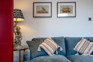 Stunning High Street Hideaway in Cheltenham - 1