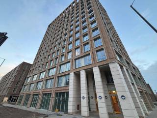 Skyline Serenity- New 1Bed Apartment Free Parking - 8