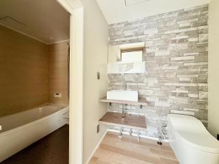 The Lobs Brand New, 4 bedroom, 3 bath, 4 toilet, 8 min to Rusutsu, 7-11, bus at door - 1