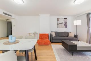 The Interlink CBD w Parking Desk Gym Pool - 8