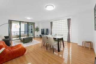 The Interlink CBD w Parking Desk Gym Pool - 7