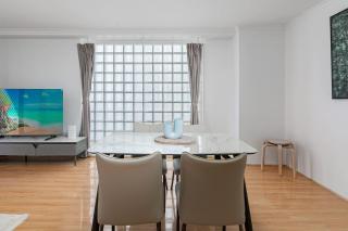 The Interlink CBD w Parking Desk Gym Pool - 4