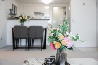 The Arcadia in CBD w Parking Desk Gym Pool - 2