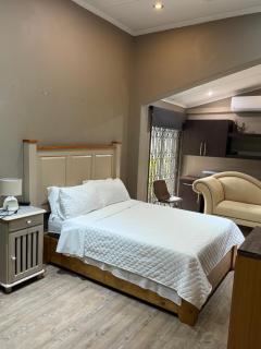 BEE Boutique Lodge - 6